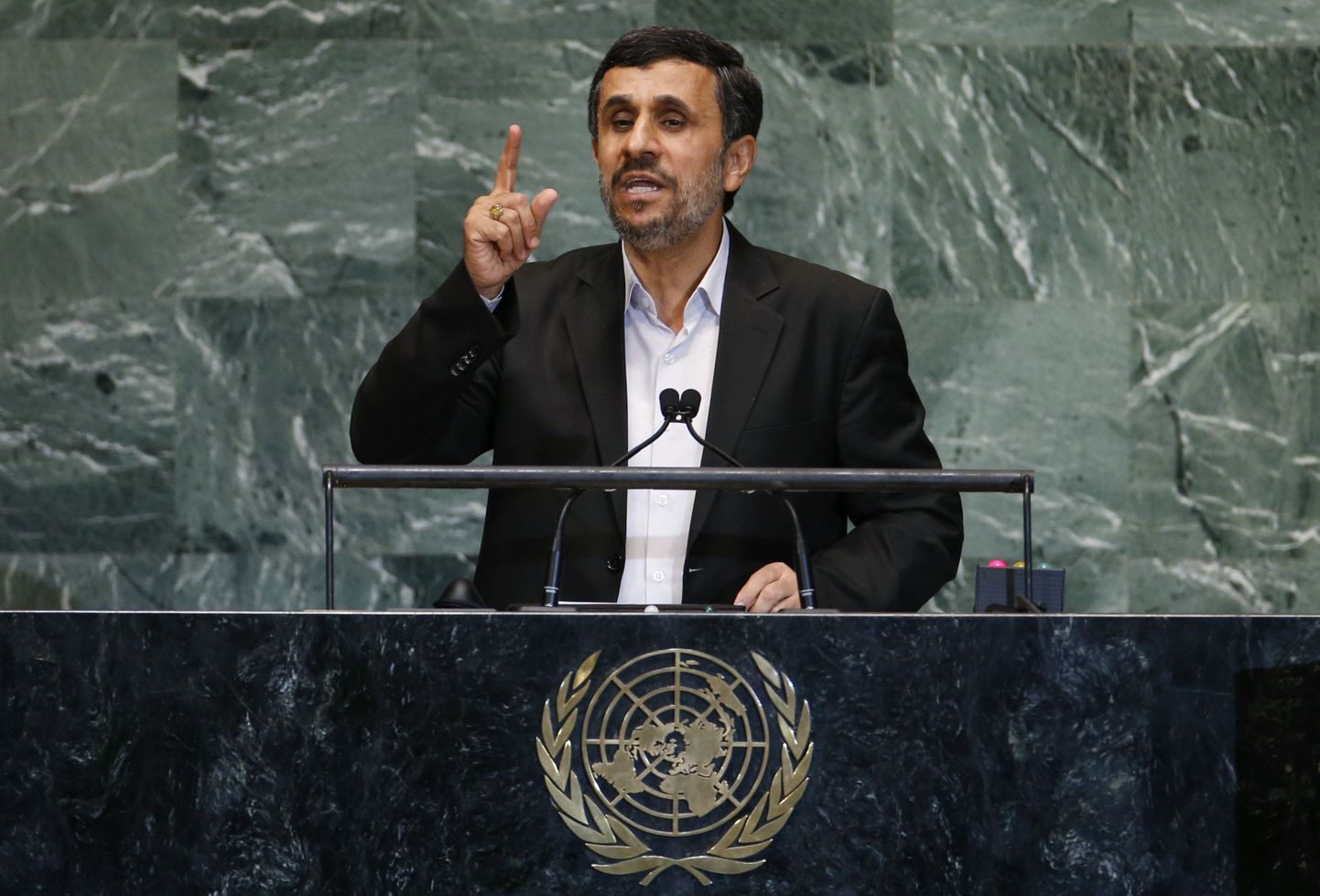 Iraani president Mahmoud Ahmadinejad ÜRO peaassamblee kõnepuldis.