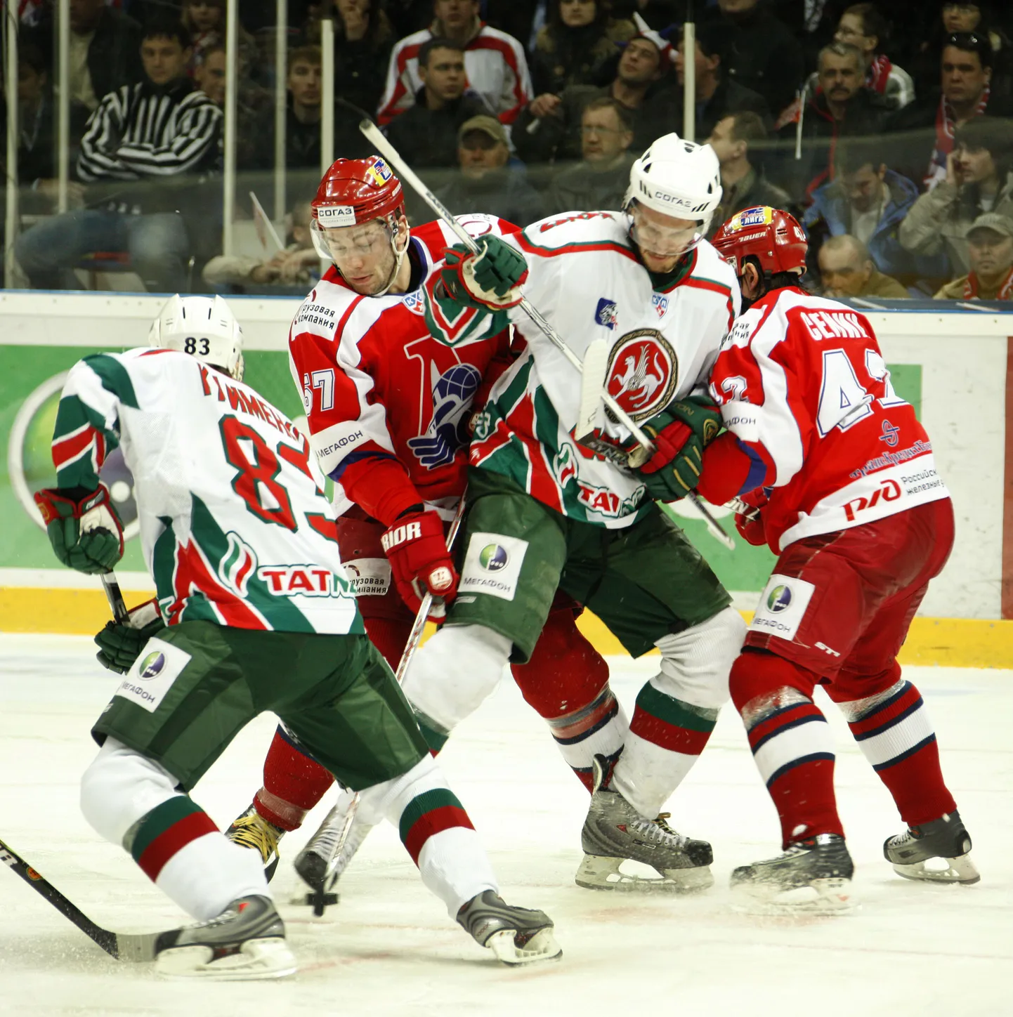 Sel hooajal mängivad KHLi finaalis Kaasani Ak Bars (rohelises) ning Jaroslavi Lokomotiv.