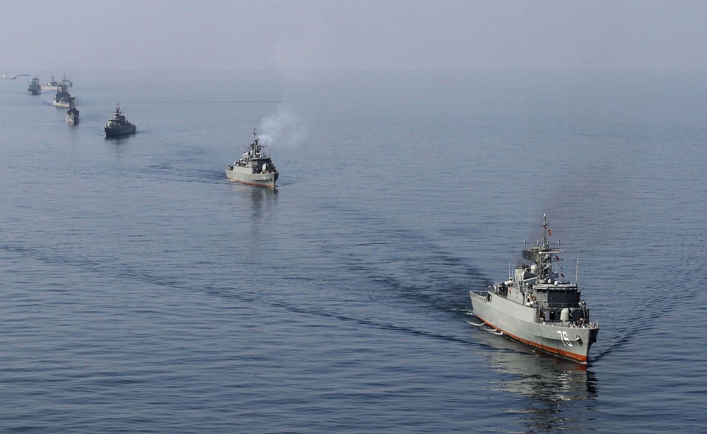Iraani sõjalaevad Hormuze väinas toimunud mereväeõppuste ajal.