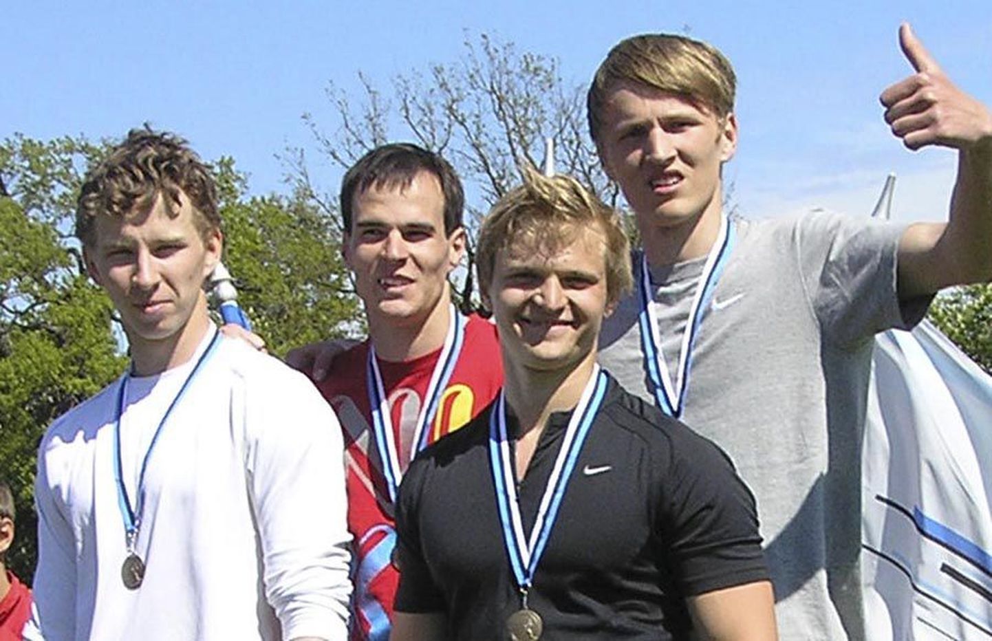 Sakala 4 x 100 meetri teatejooksu meeskond Allar Staškevitš (ees vasakul), Kaarel Jõulu, Rauno Künnapuu (taga vasakul) ja Heinar-Hendrik Hunt