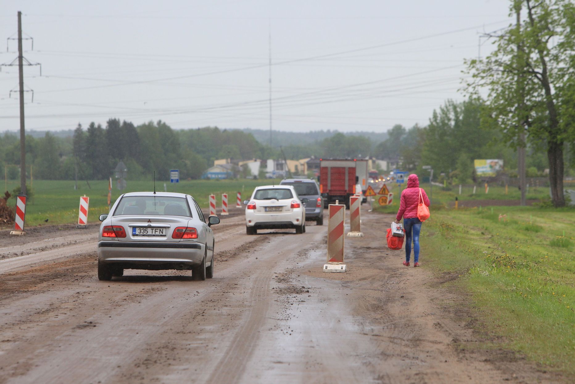Kuna liiklussagedus on remonditaval teelõigul suur, peavad sõidukijuhid arvestama, et liikluses võivad tekkida kuni 10 minuti pikkused seisakud.