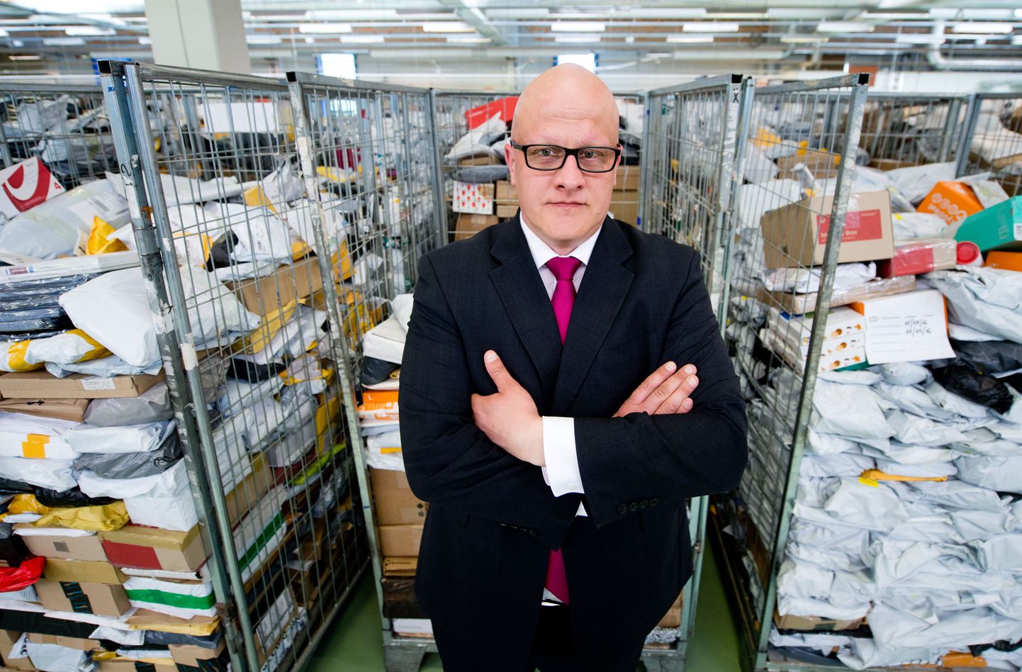 Eesti Posti juhatuse esimehe sõnul muudab e-kaubandus postifirma ärimudelit. Seetõttu ei tule arvatavasti üllatusena, et oluline osa ettevõtte investeeringutest läheb pakiautomaatide võrgustiku arendamisse ja laiendamisse.