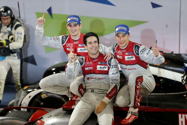 Lucas Di Grassi (keskel), Oliver Jarvis (vasakul) ja Loic Duval tegid Bahreinis saadud etapivõiduga Audile ilusa lahkumiskingituse.