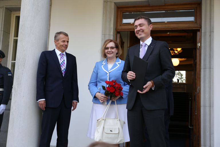 Peaminister Taavi Rõivas, Maris Lauri ja Jürgen Ligi Kadriorus, kus president Toomas Hendrik Ilves nimetas uued ministrid ametisse.