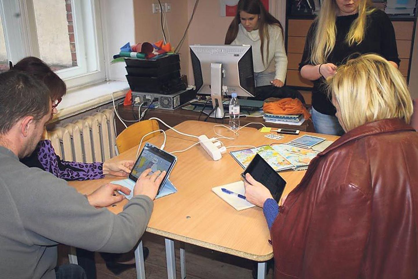 Pärnu Vanalinna põhikooli digiõhtutel on õppetöös kasutatavate nutirakendustega tutvunud nii lapsevanemad kui teiste koolide õpetajad.