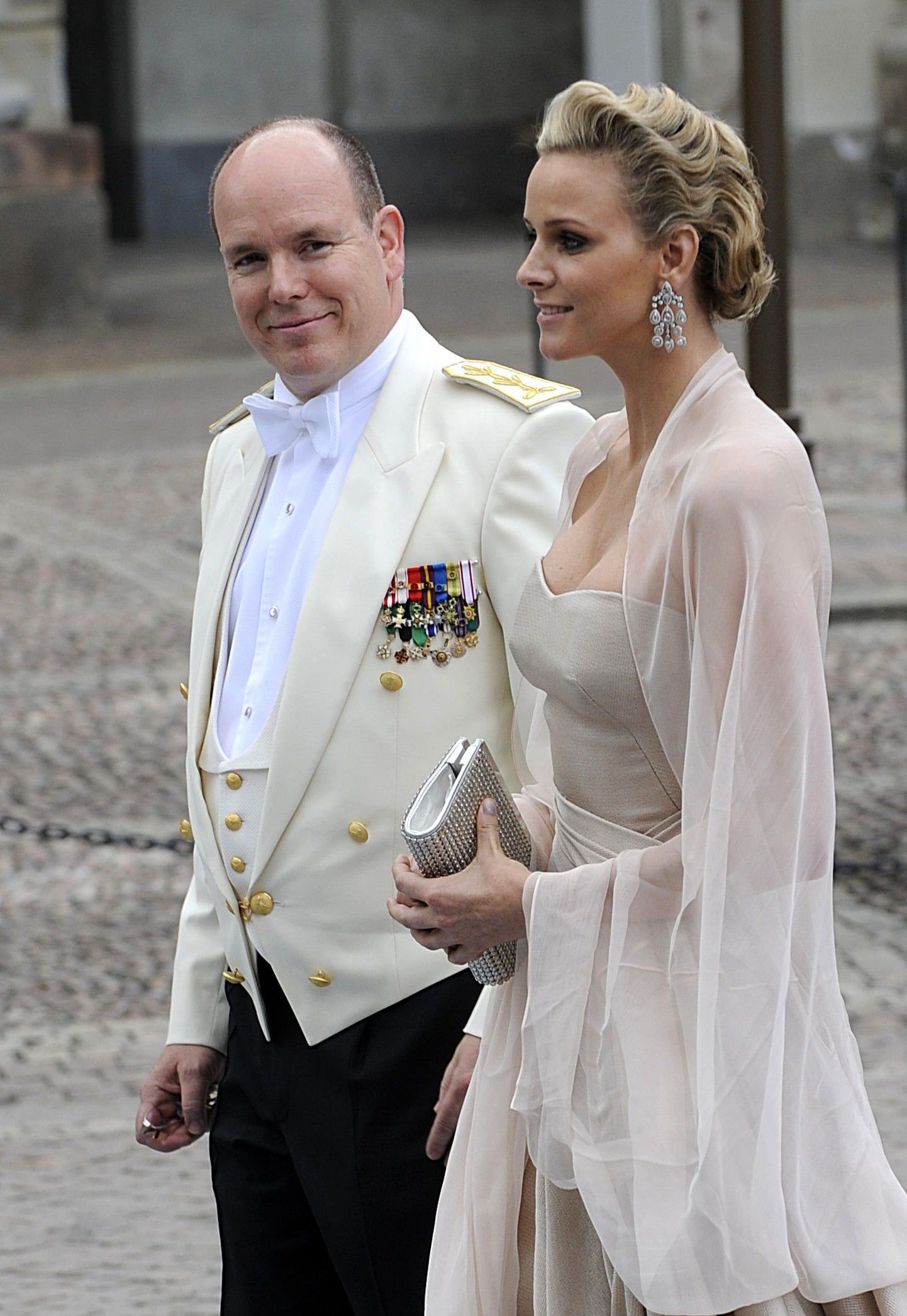 Monaco vürst Albert II koos Charlene Wittstockiga Rootsi kroonprintsess Victoria pulmas.
