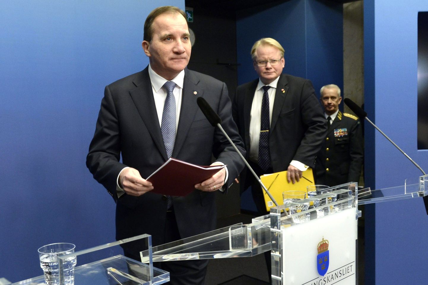 Премьер-министр Швеции Стефан Левен, министр обороны Петер Хултгвист и верховный главнокомандующий Вооруженных сил Сверкер Йоранссон.
