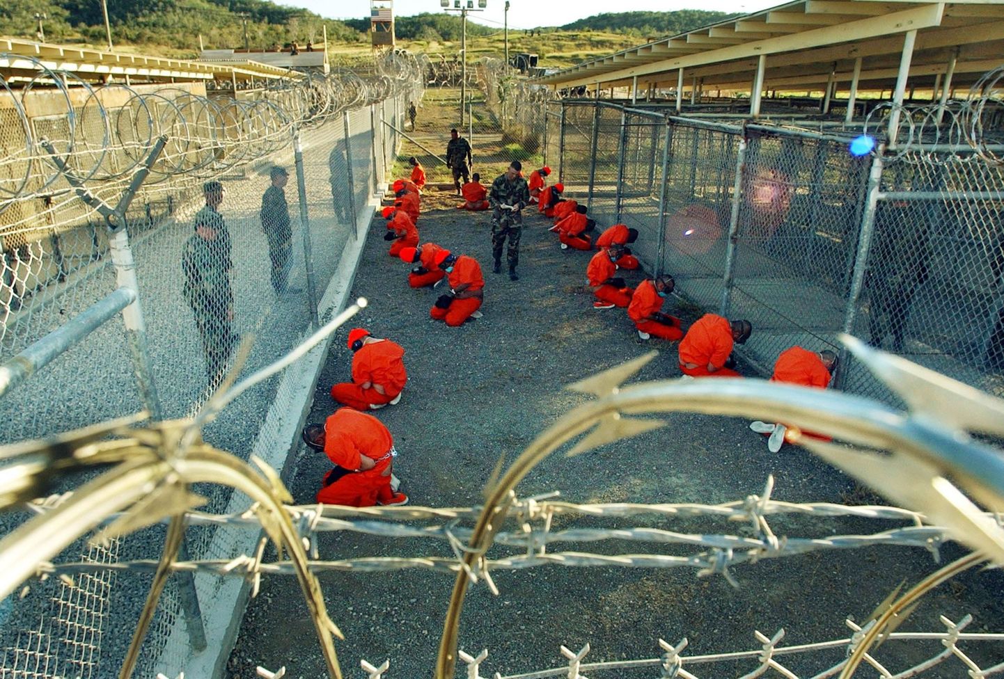 Guantánamo Bay vangilaager 2002. aasta fotol.