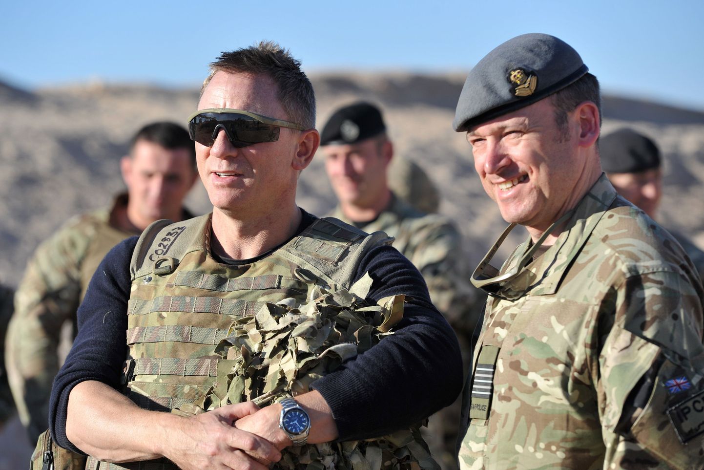 Daniel Craig (vasakul)Afganistanis Camp Bastionis