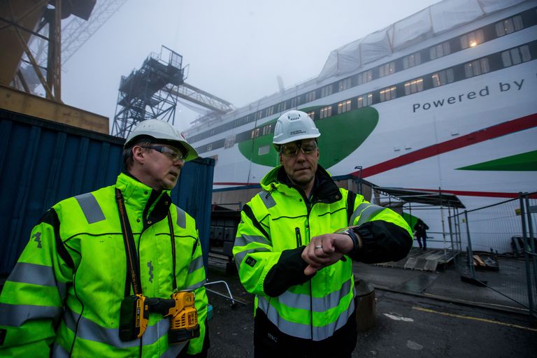 Megastari üks kolmest kaptenist on Vahur Sõstra (paremal) ja järelevalveinsener Virgo Vinkel.