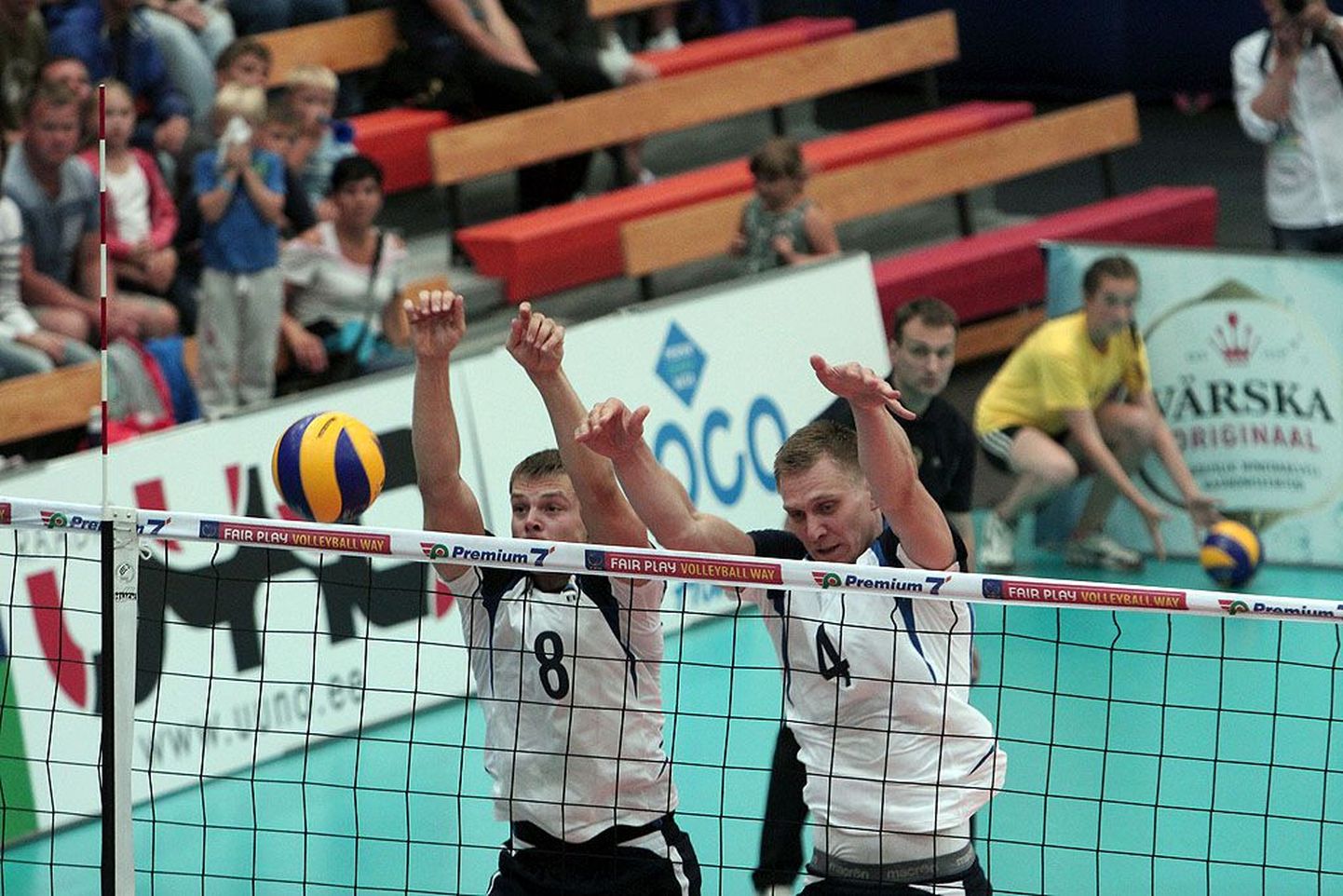 Eesti võrkpalli rahvuskoondis sai teiseski mängus Poola meeskonnast jagu ja jätkab Euroopa liiga alagrupiturniiril täiseduga.