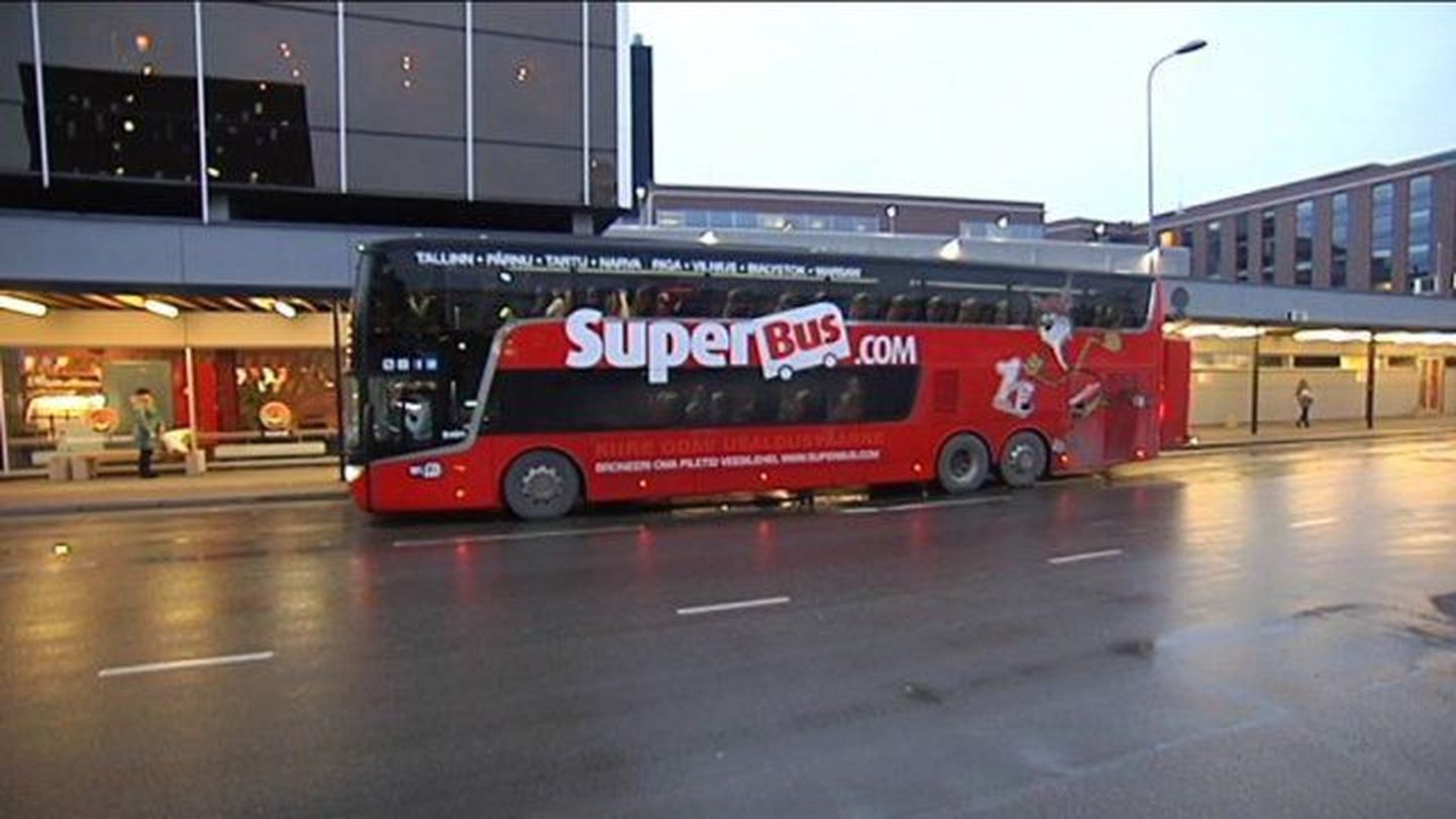 Автобус компании Superbus.