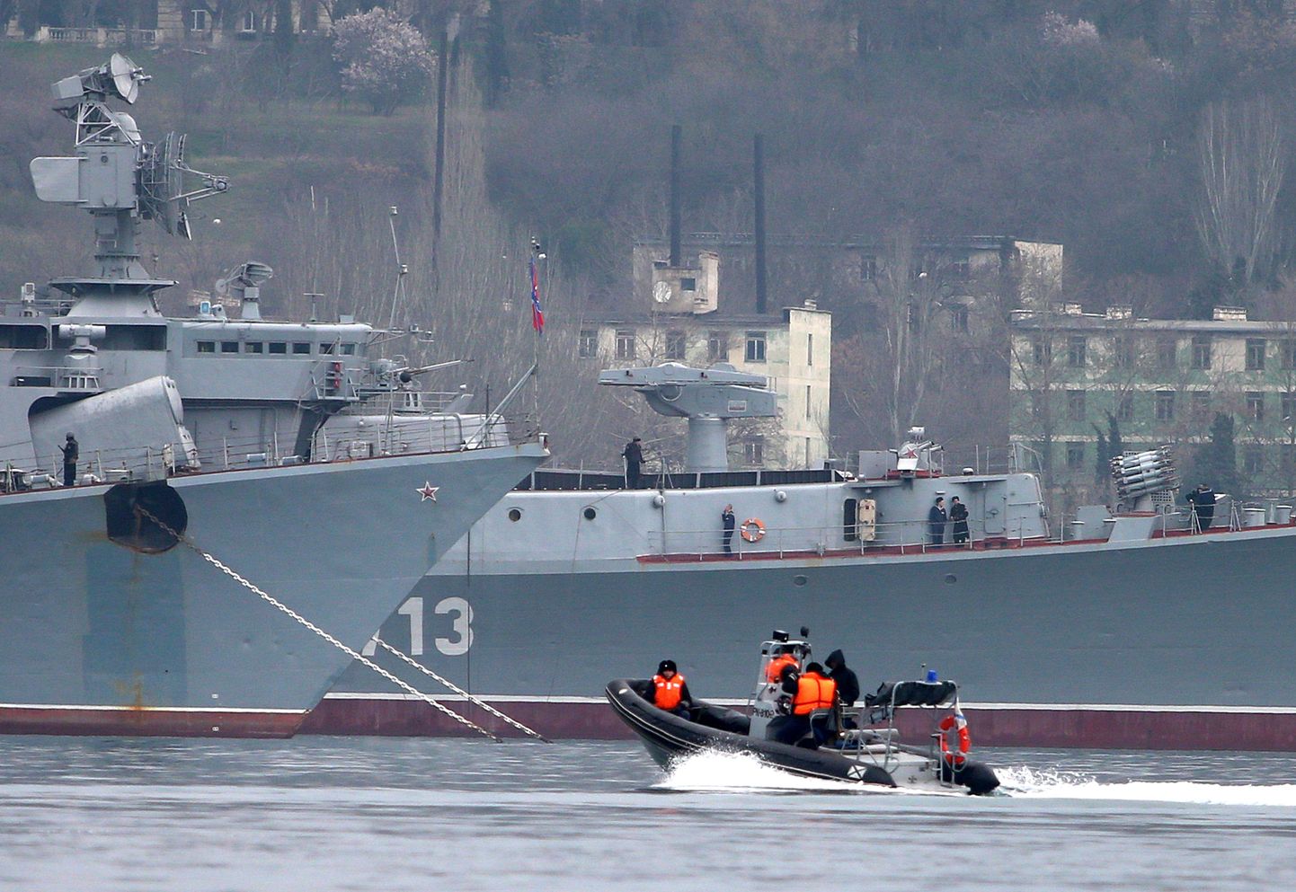 Vene sõjalaevad Sevastopolis 2. märtsil.