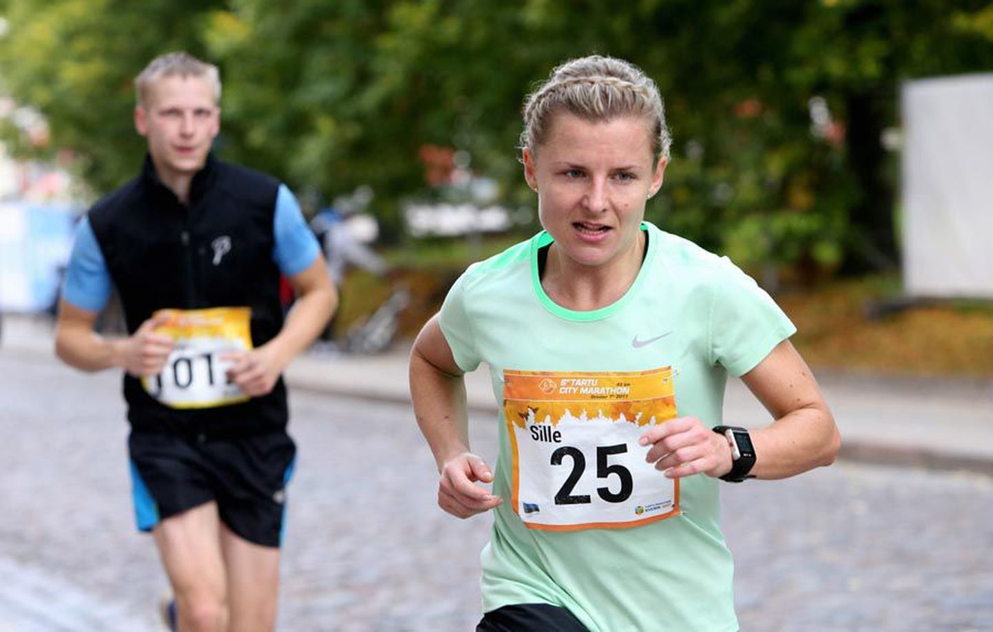 Laupäeval asetleidnud Tartu linnamaratoni läbis Sille Puhu ajaga 3:10 ja oli sellega naiste konkurentsis neljas. Tulemus tagas talle maratonidesarja üldvõidu.