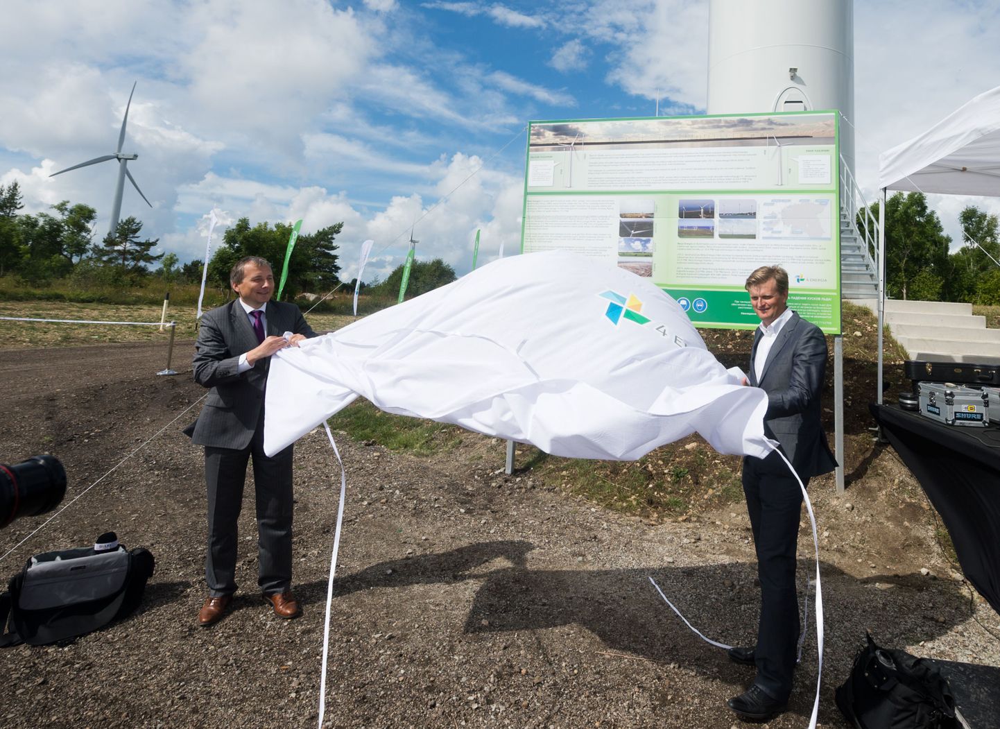 Kui 2013. aastal avasid Eesti Energia ja Nelja Energia koos Paldiski tuulepargi, siis nüüd konkureerivad mõlemad Tootsi tuulepargi kinnistule.