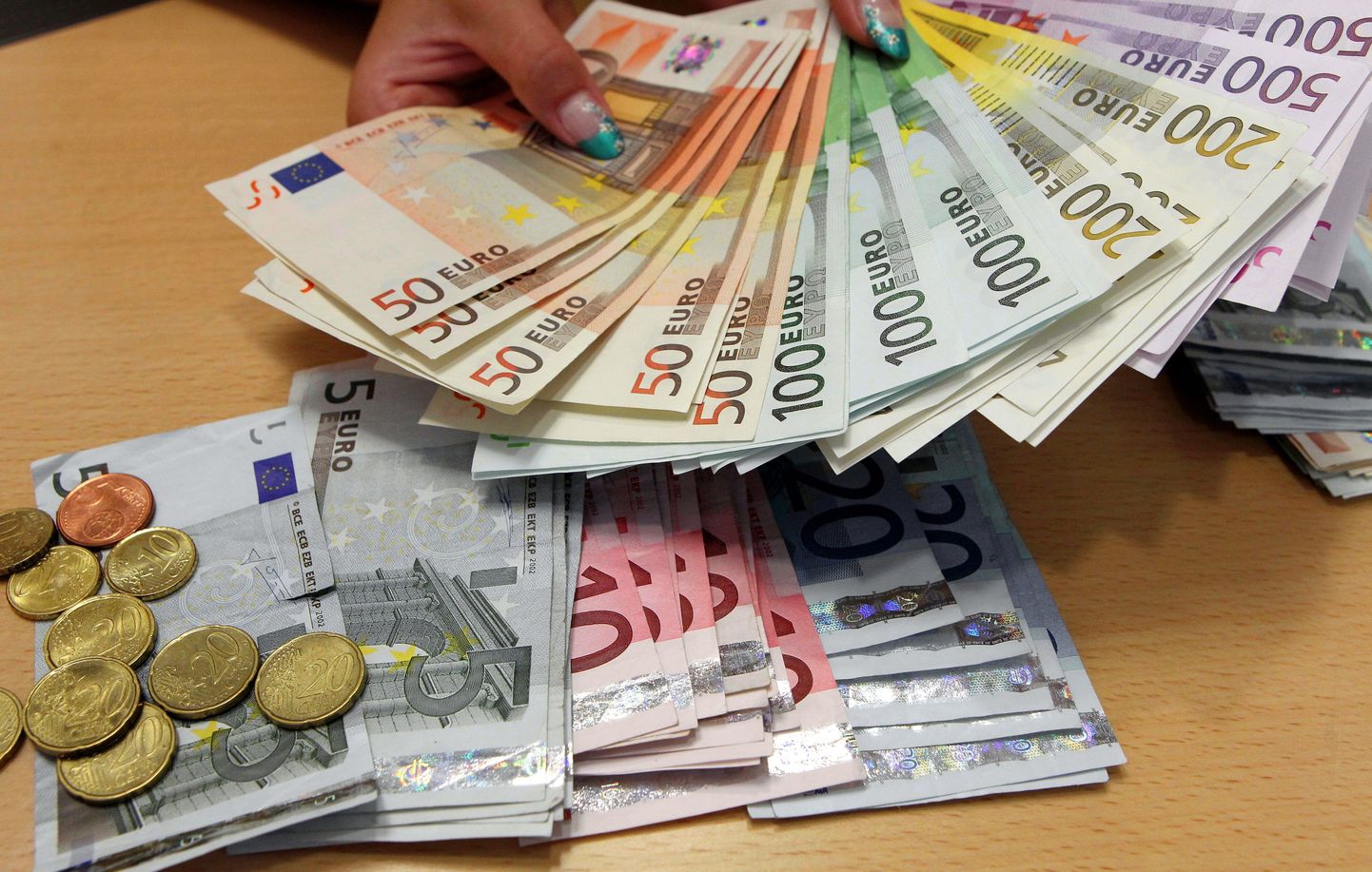 Iga viies soomlane pole eurodes arveldamisega tänini harjunud ja igatseb marka tagasi.