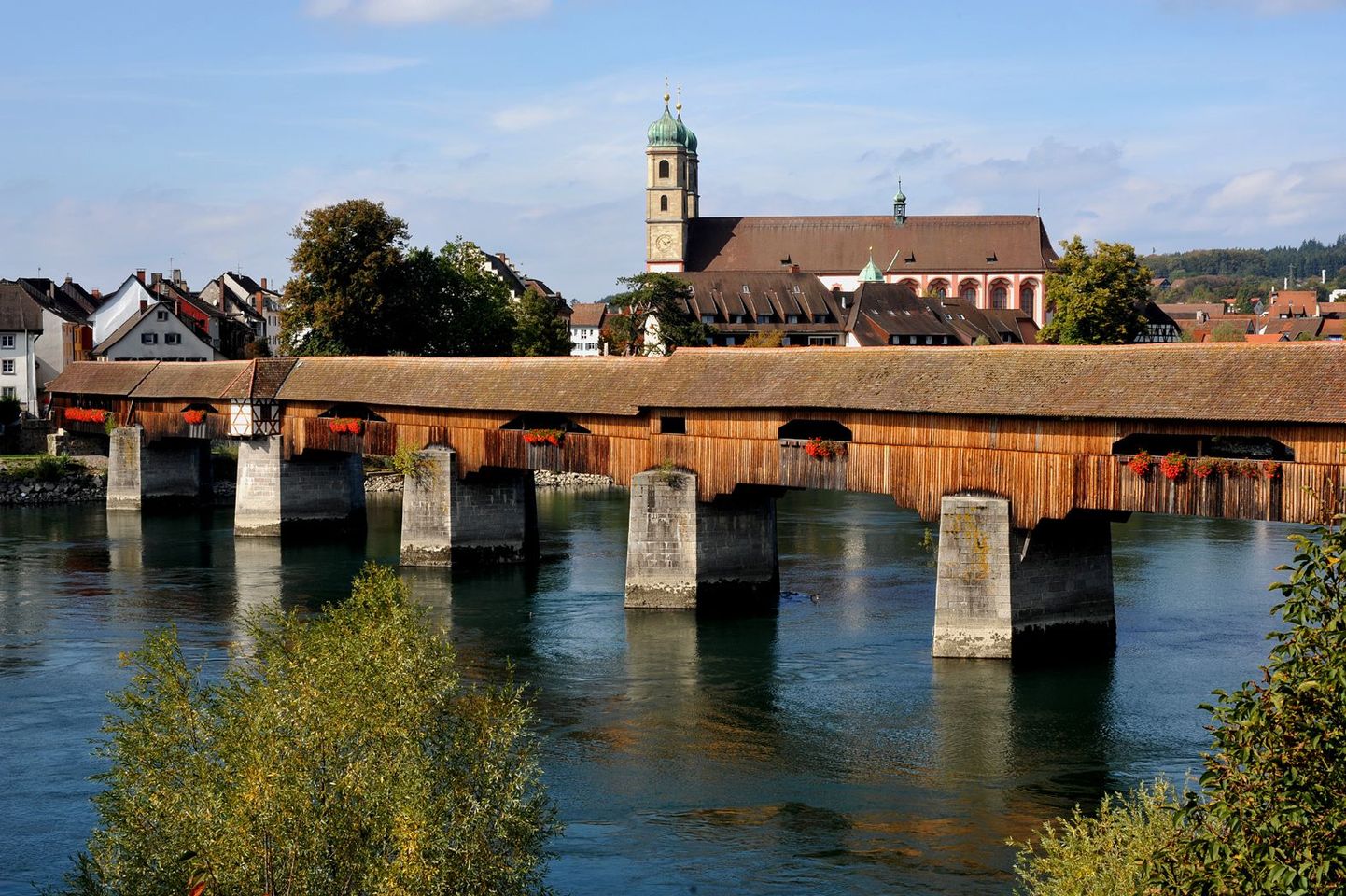 Bad Säckingeni sild Šveitsis, mis on veel viimaseid päevi varustatud lõhkekehadega.