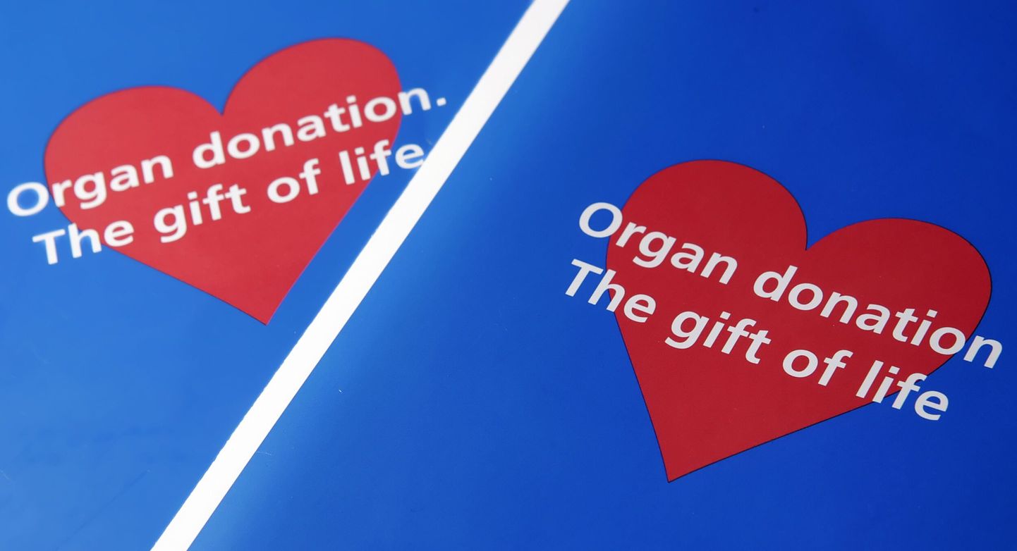 USA teadlaste sõnul on inimesele ohutum siirdada samast soost doonori süda. Pildil organi doonorlust propageerivad lendlehed.
