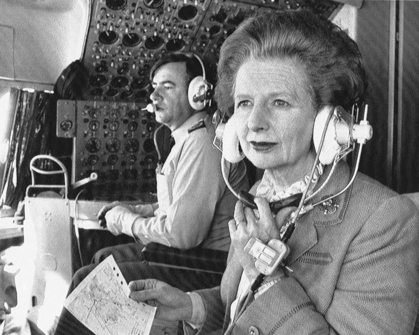 Peaminister Margaret Thatcher 1984. aastal Kuningliku Õhuväe lennuki kokpitis.