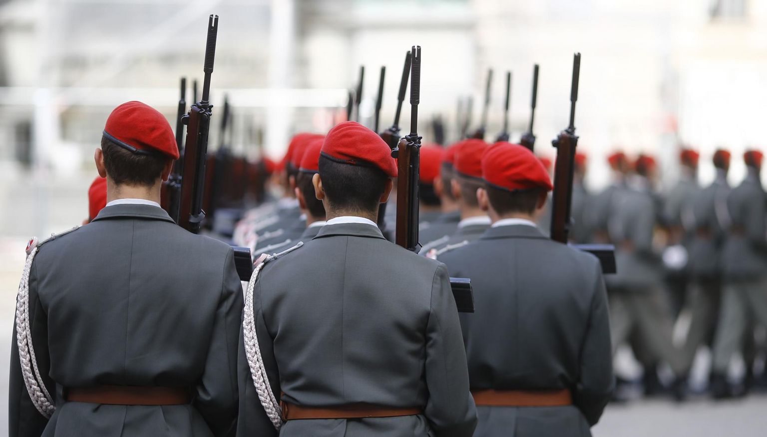 Kuigi Austria sõdurid on osalenud NATO missioonidel, alliansi liikmeks saamise üle riigis ei spekuleerita, sest sellele puudub toetus.