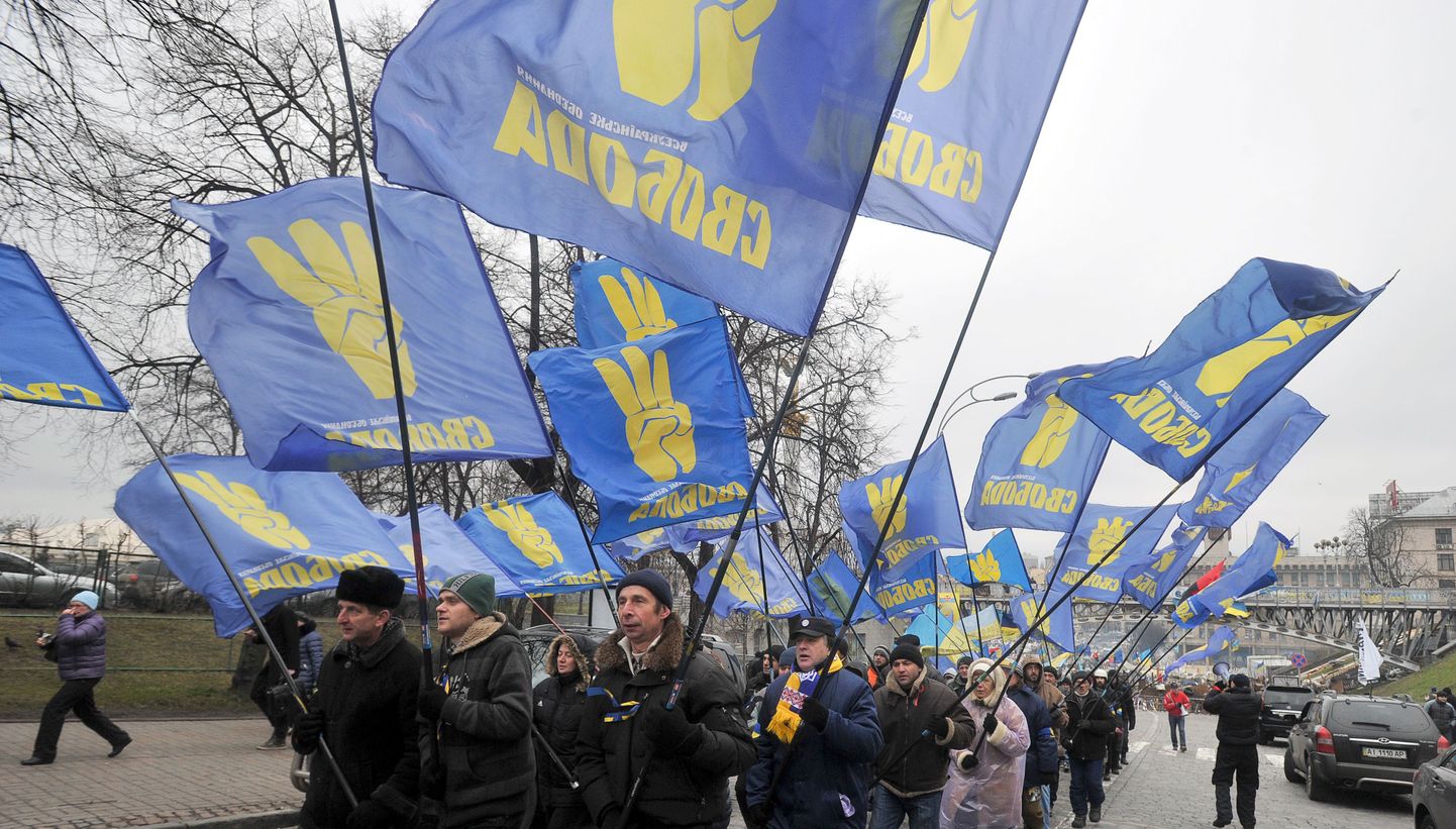 Ukraina paremäärmusliku Svoboda lipud Kiievis.