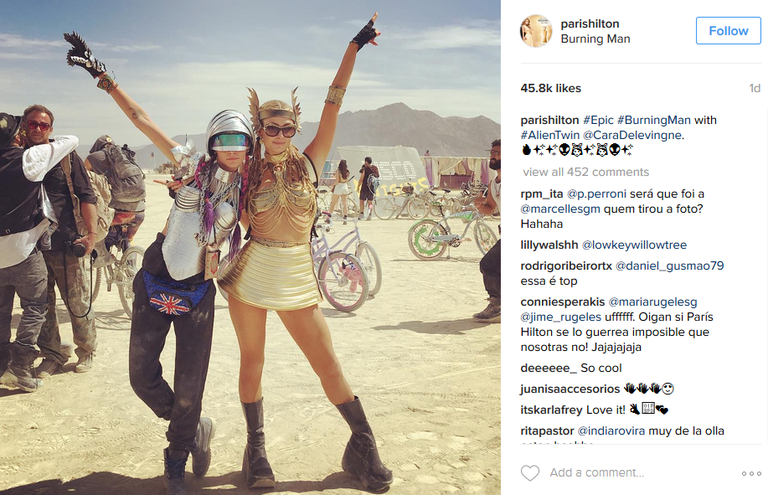 Cara Delevingne ja Paris Hilton Burning Man 2016 festivalil
