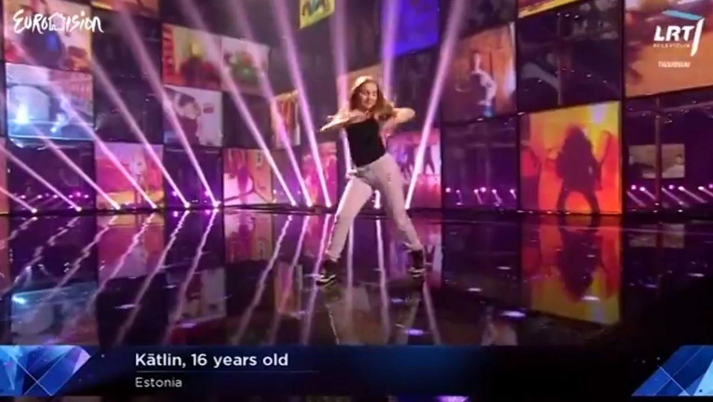 Eesti tüdruk Kätlin tantsimas Eurovisiooni teises poolfinaalis.