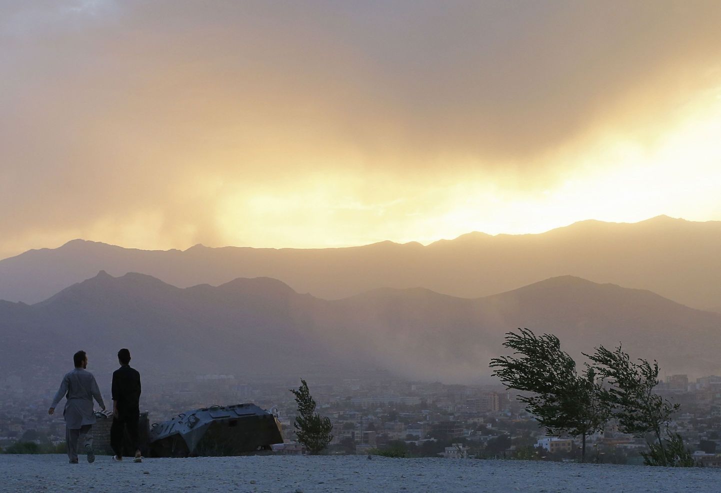 Päikeseloojang Afganistani pealinna Kabuli kohal.