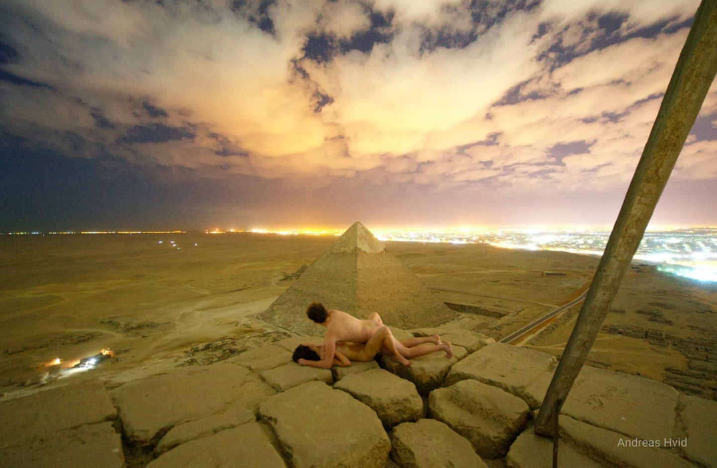 Paar seksimas väidetavalt Hufu püramiidi tipus