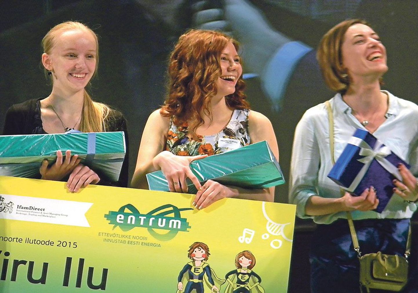 Члены команды Viru Ilu Энола Сандер, Хелена Курвес и их ментор Яна Павленкова. Viru Ilu стала победителем в нескольких номинациях конкурса ENTRUM, в том числе в главной – «Самые предприимчивые школьники Эстонии».