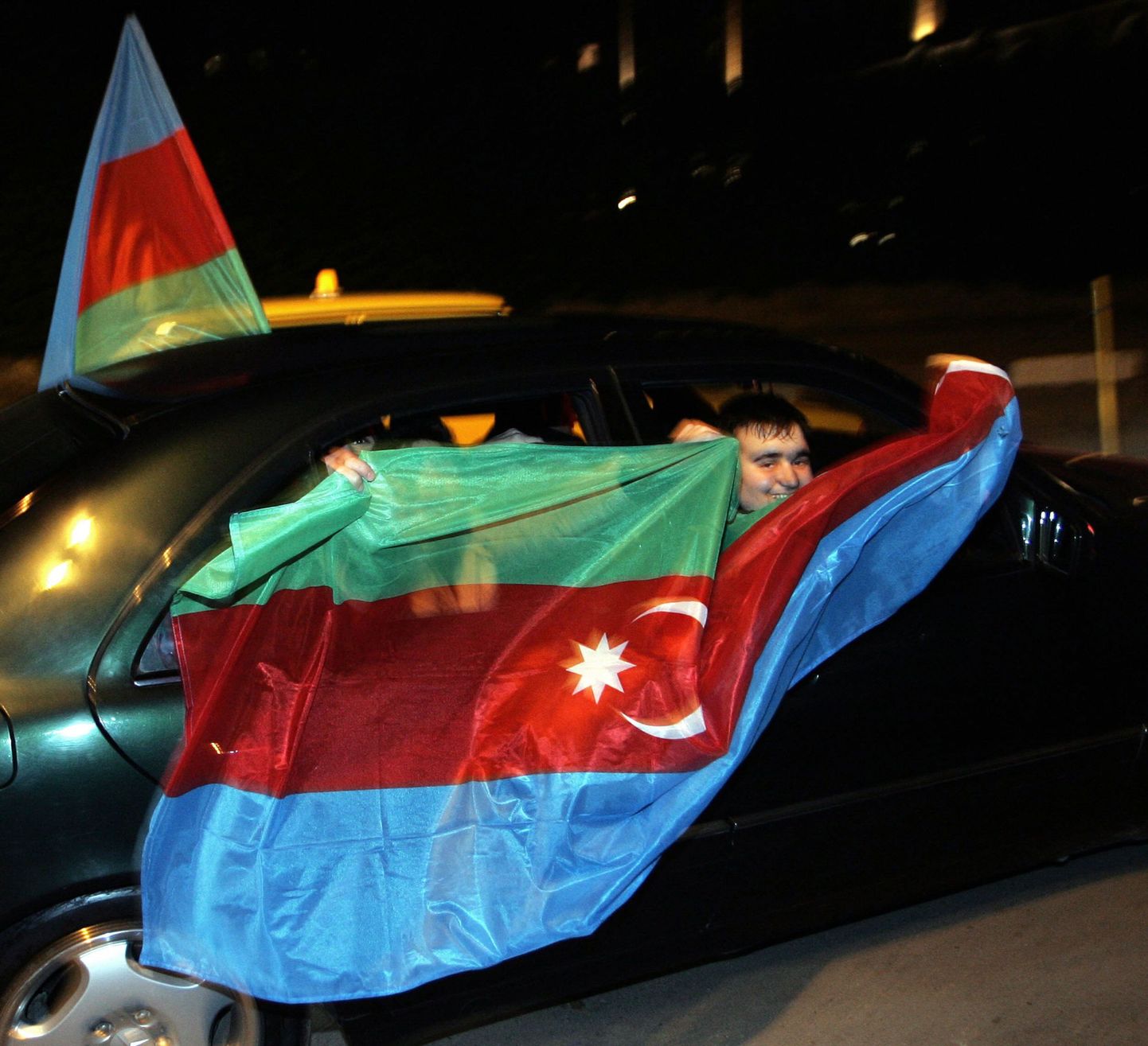 Aserbaidžaanlased oma riigilipuga