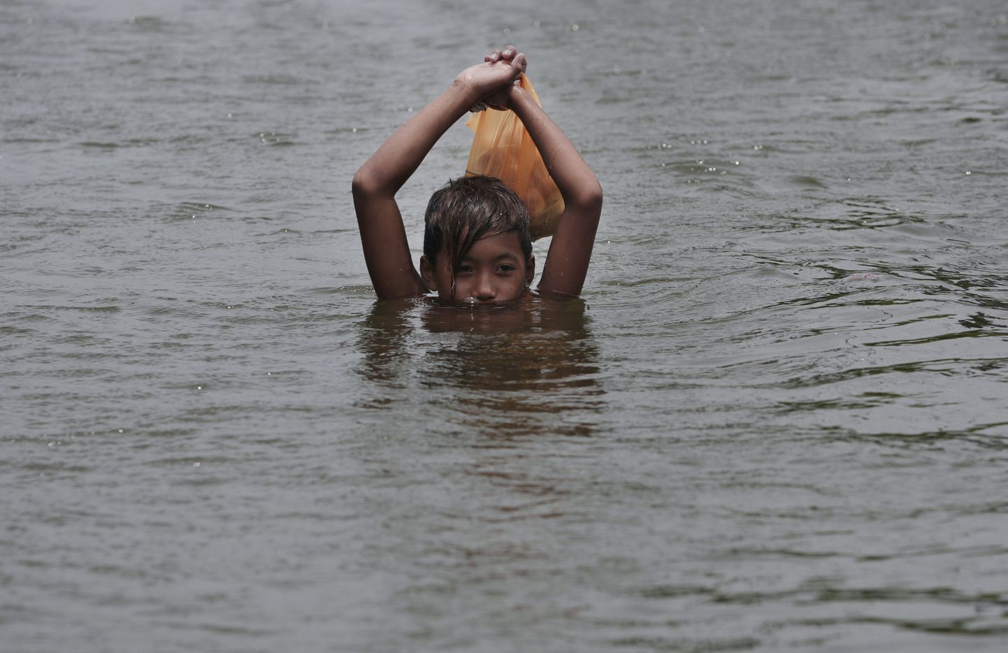 Filipiine tabas taifuun Saola, mis tõi kaasa üleujutused.
