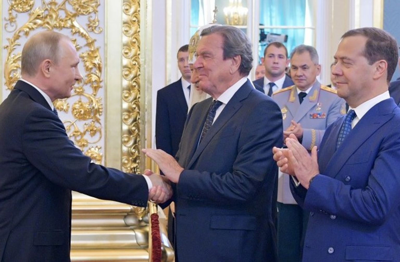 Vladimirs Putins, Gerhards Šrēders un Dmitrijs Medvedevs. 7.maijs, 2018