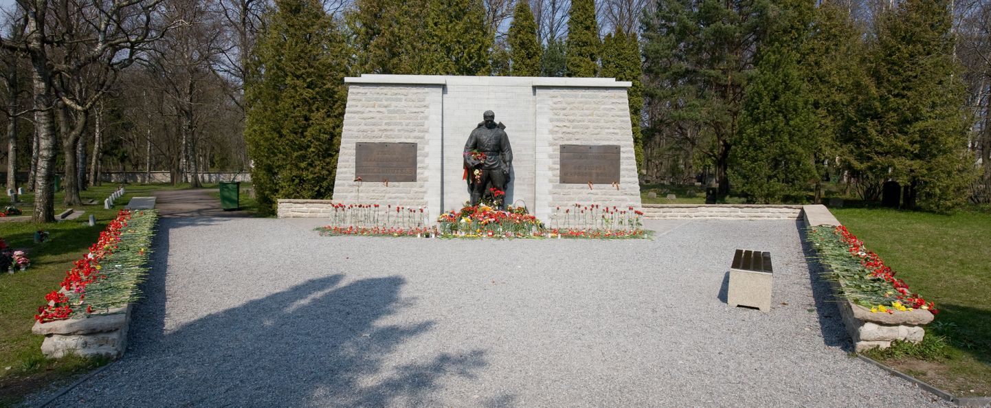 Pronkssõdur Tallinnas kaitseväe kalmistul