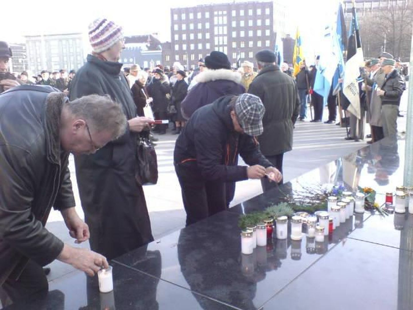 Церемония в память о жертвах депортаций на площади Вабадузе в Таллинне в 2010