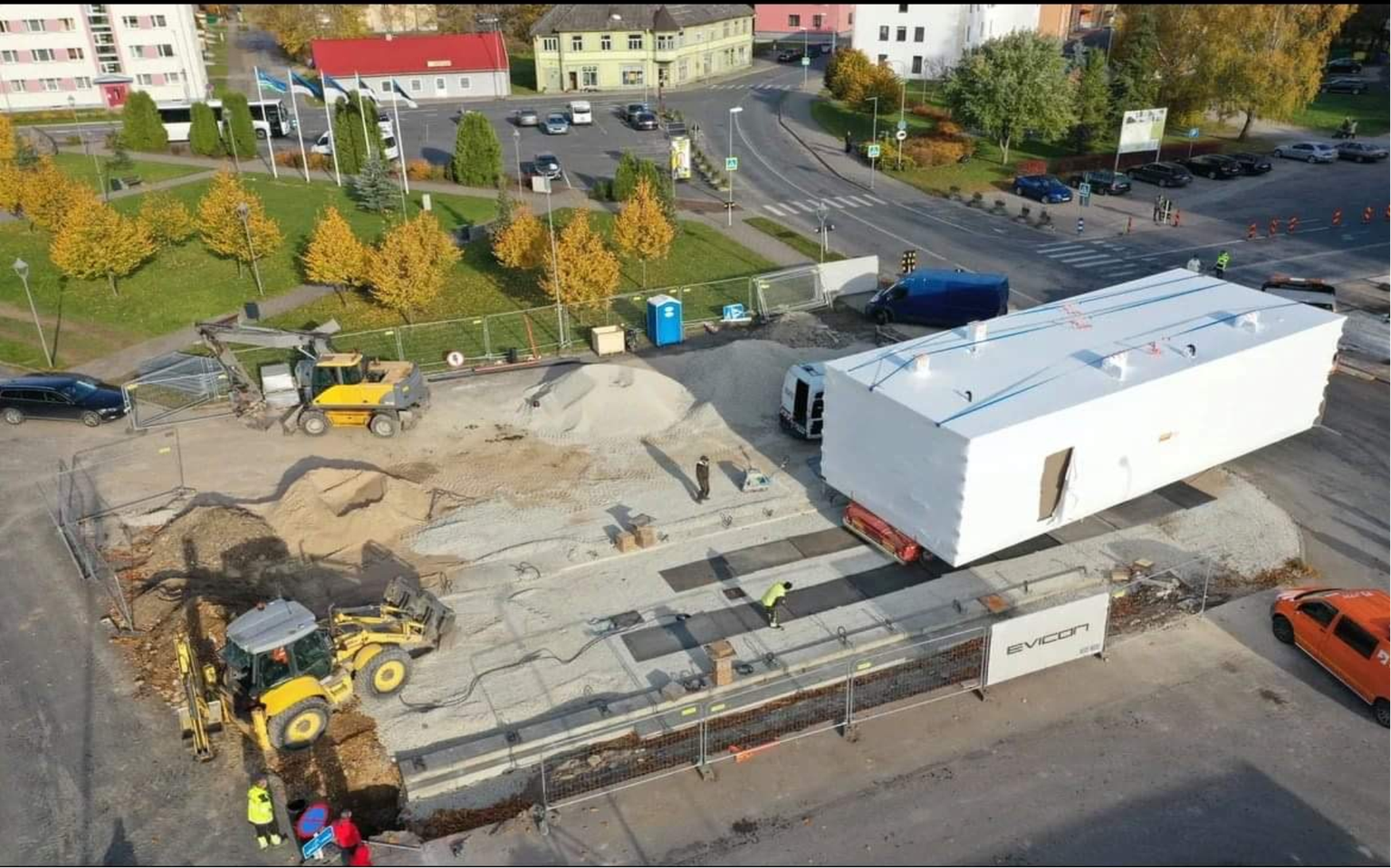 Alexela kauplus-kohviku ehitustööd Tapal.