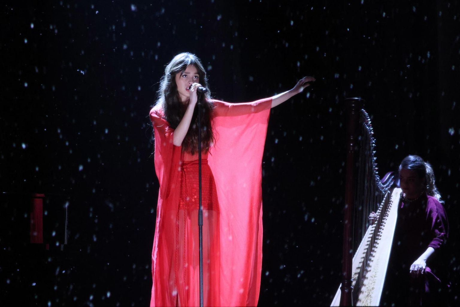 Olivia Rodrigo laulmas tänavustel Britawardsidel südamevalust ja purunenud suhetest.