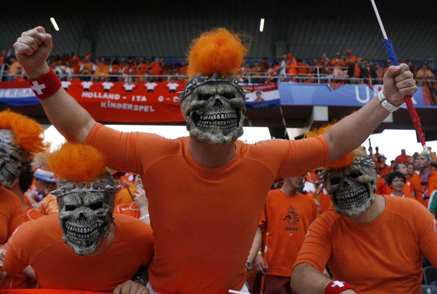 Hollandi fännid rõõmustasid oma rahvusmeeskonna võidu üle. Holland alistas Itaalia 3:0