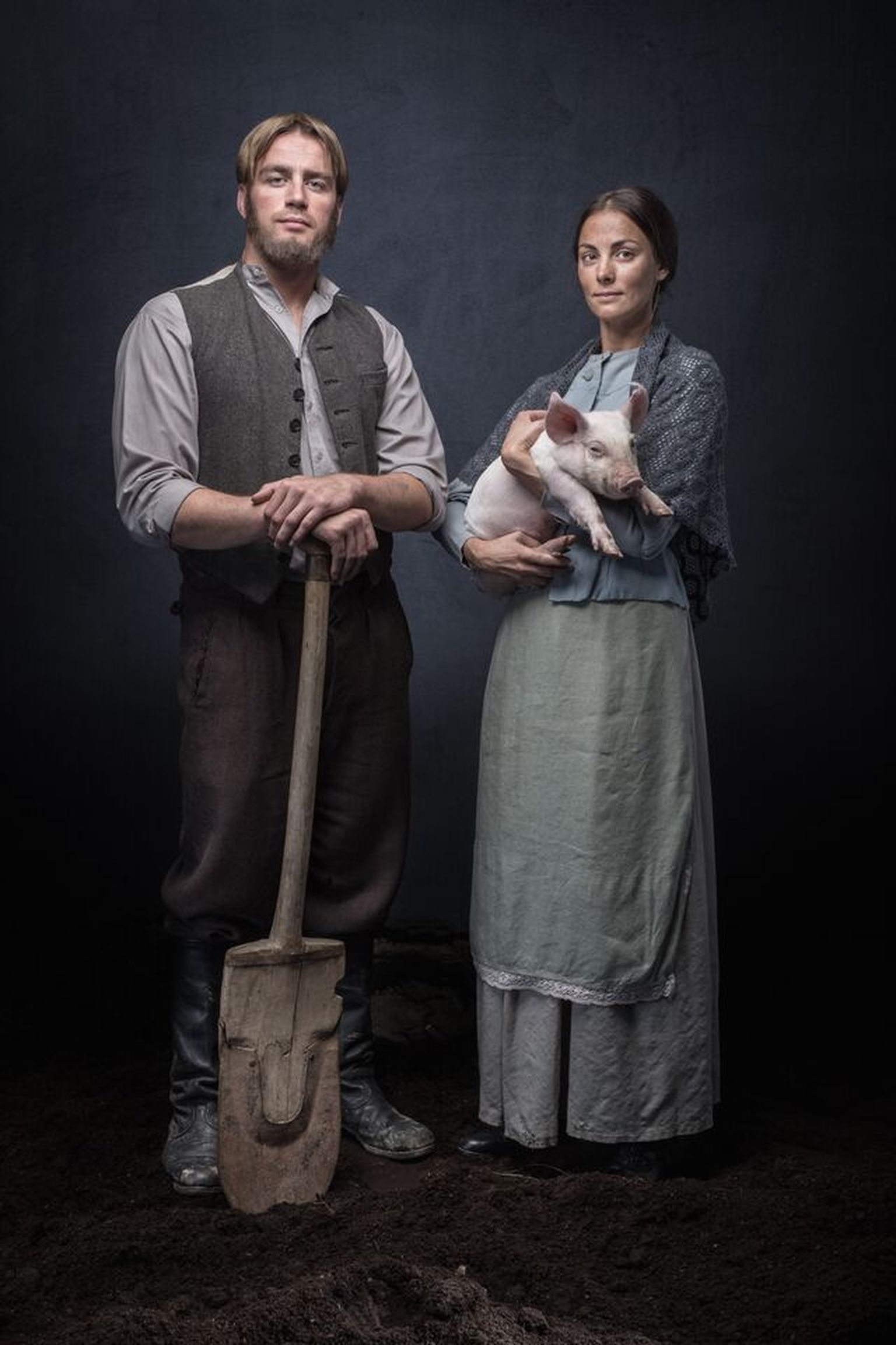 Andres (Priit Loog) ja Krõõt (Maiken Schmidt). Filmi «Tõde ja õigus» karakterite foto.