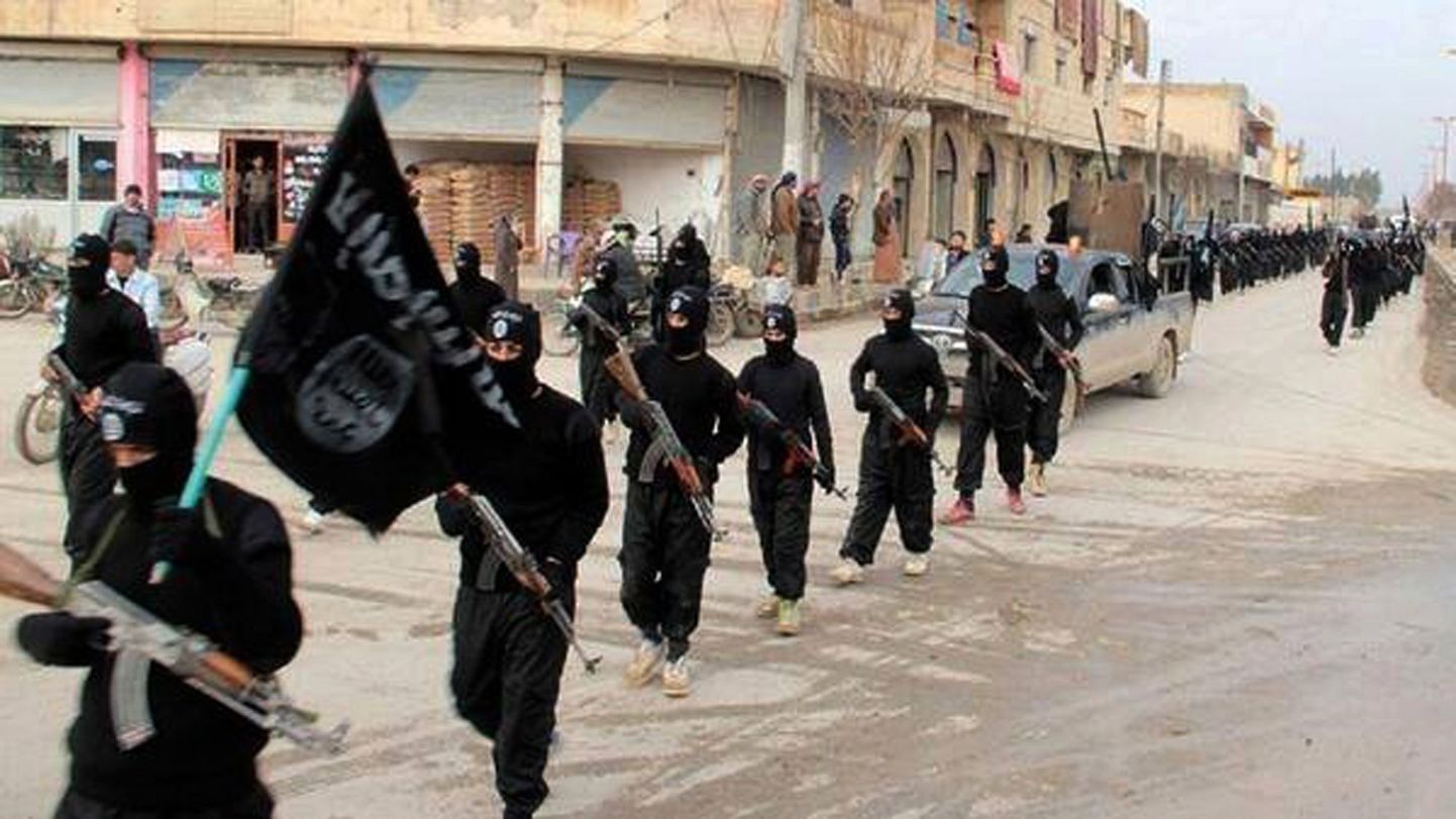Islamiäärmusliku ISILi liikmed.