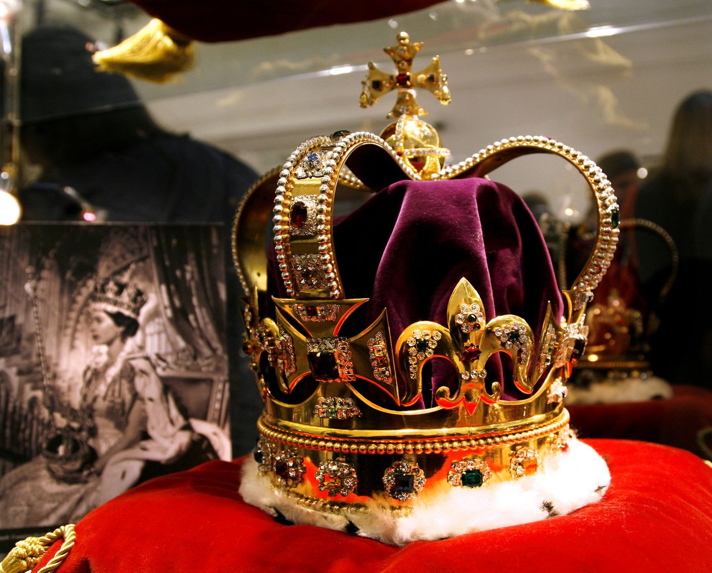 Inglismaa ja Briti monarhide krooni koopia
