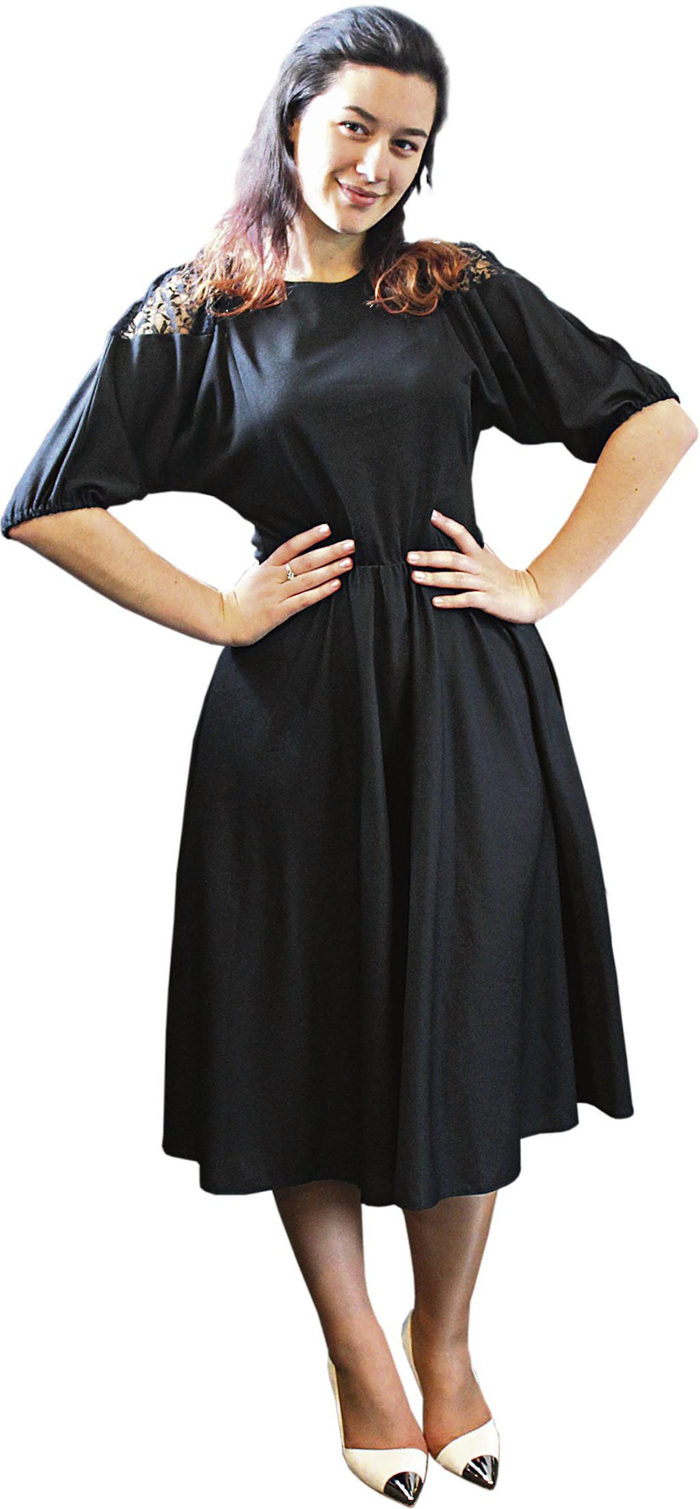 Pood: Jenny Kruse. Musta värvi romantikahõnguline kleit 7 eurot. Pidulikud kingad 4,90 eurot. Komplekti hind kokku 11,90 eurot.
