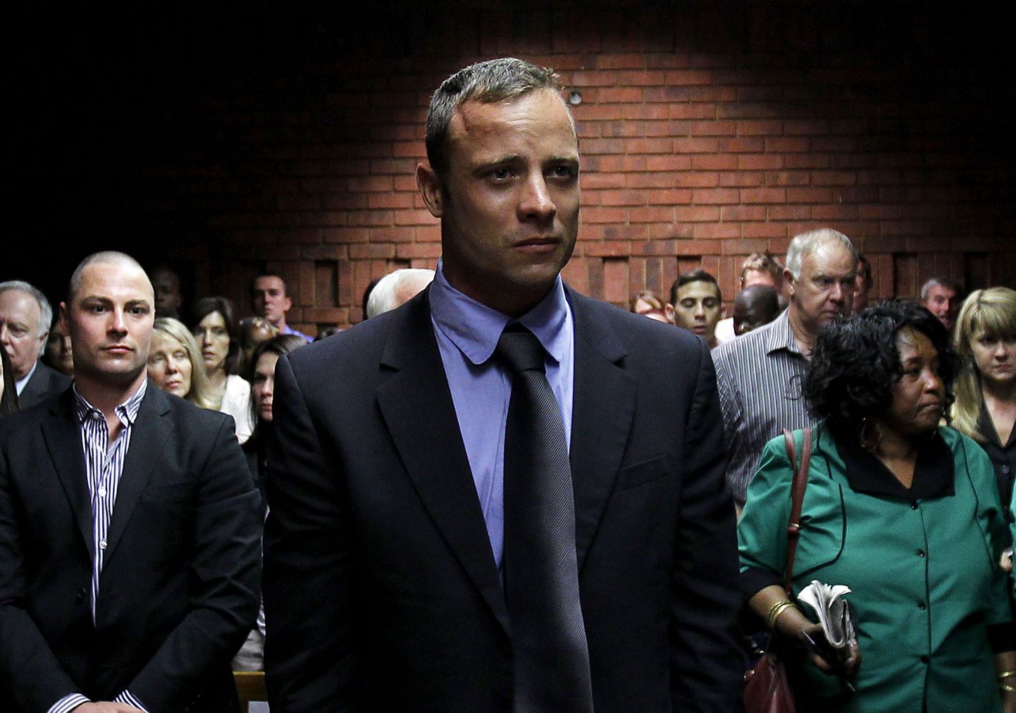 Carl Pistorius (vasakul) Oscar Pistoriuse kohtuprotsessil