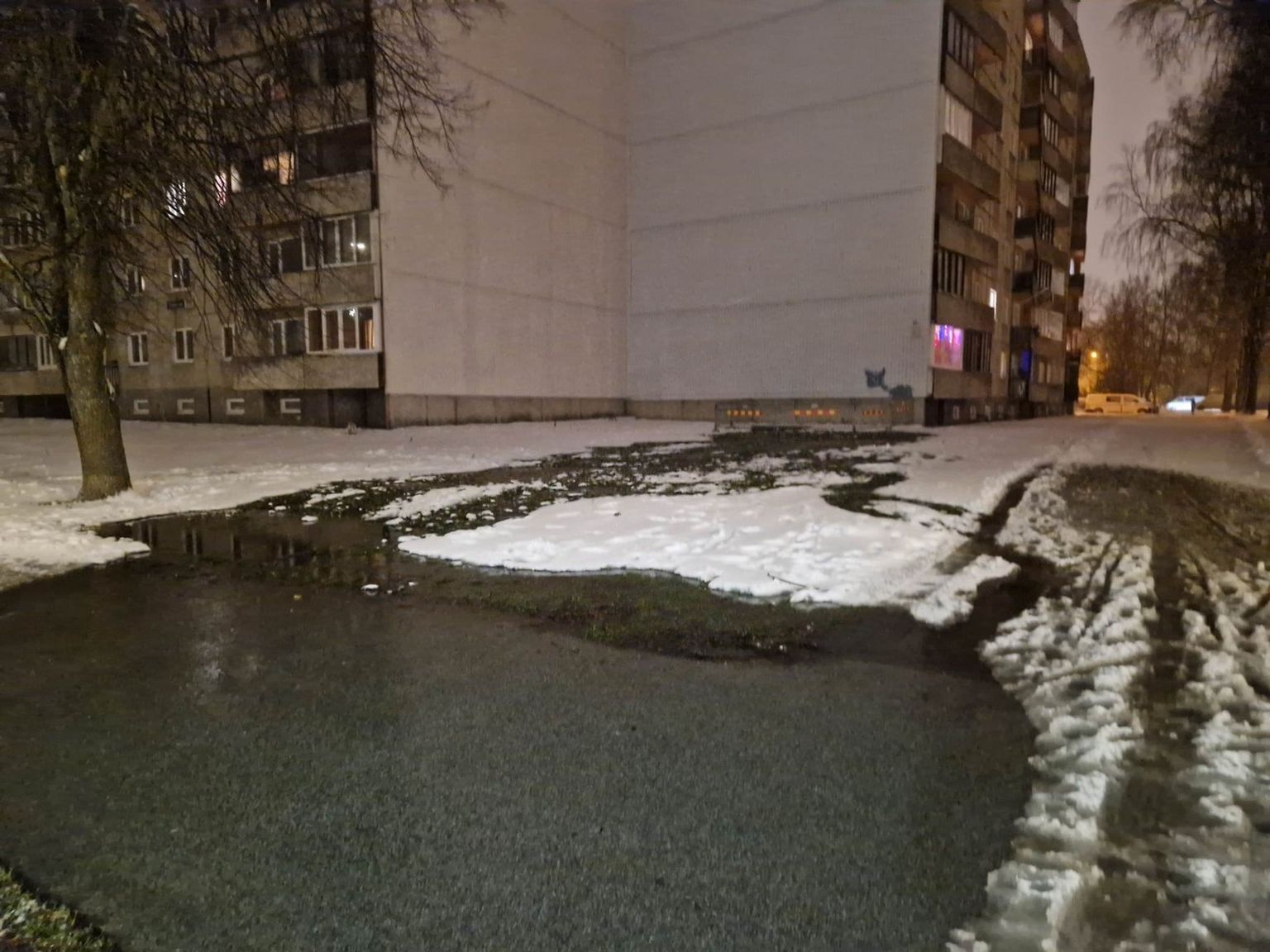 В доме в Ыйсмяэ произошла авария водопровода.