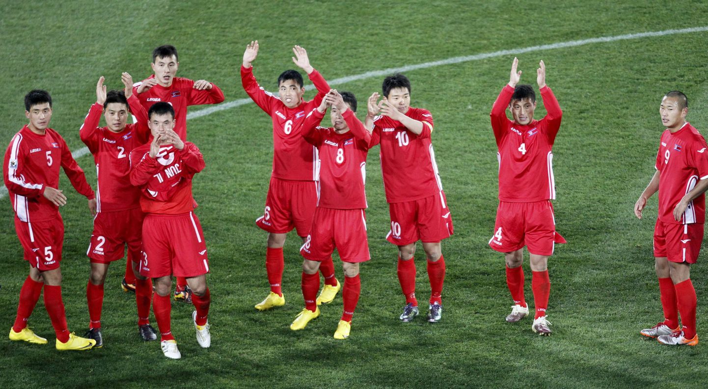 Põhja-Korea jalgpallurid pärast Brasiiliga peetud mängu
