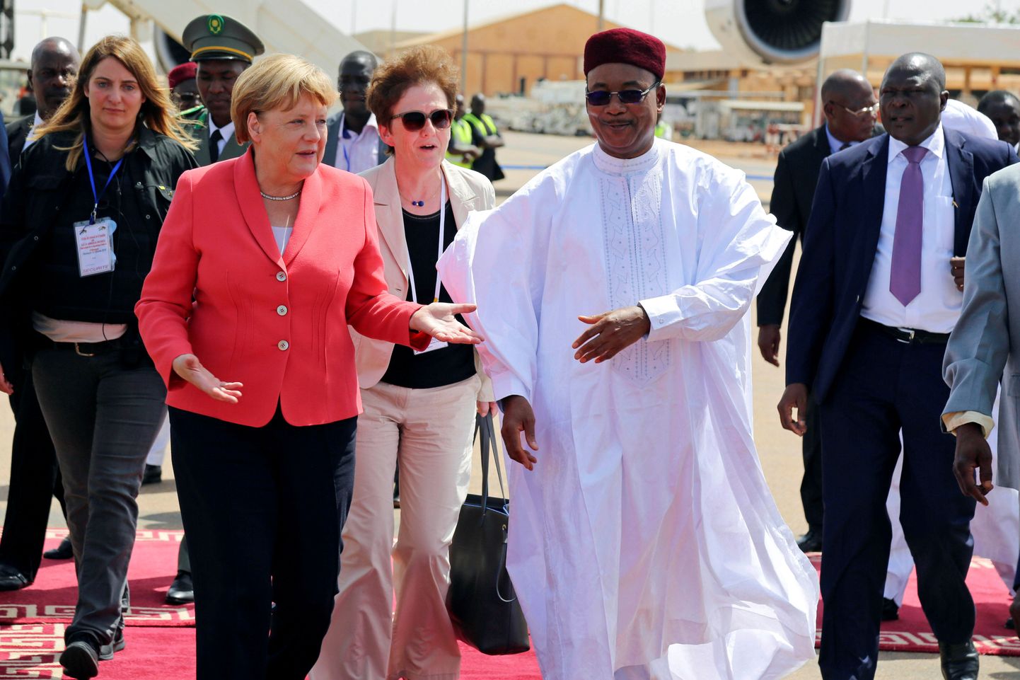 Saksa kantsler Angela Merkel ja Nigeri president Mahamadou Issoufou täna Niameys.