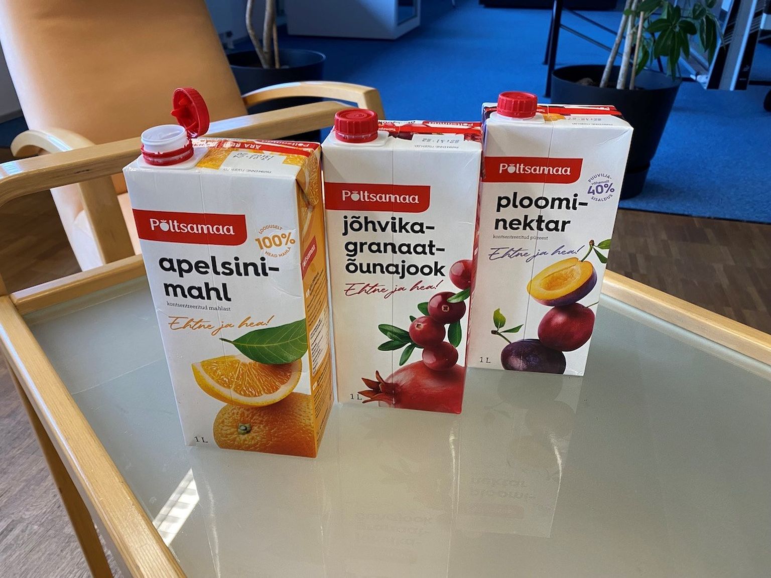 Esimestena said kinnituvad korgid külge kuu aega tagasi Põltsamaa 1L mustasõstra-õuna-vaarika kannujoogid, tomatimahlad, õunamahlad ja ploominektarid. Vanade korkide tootmist sellest ajast enam ei toimu, sest korkimismasin on seadistatud uuele korgile.