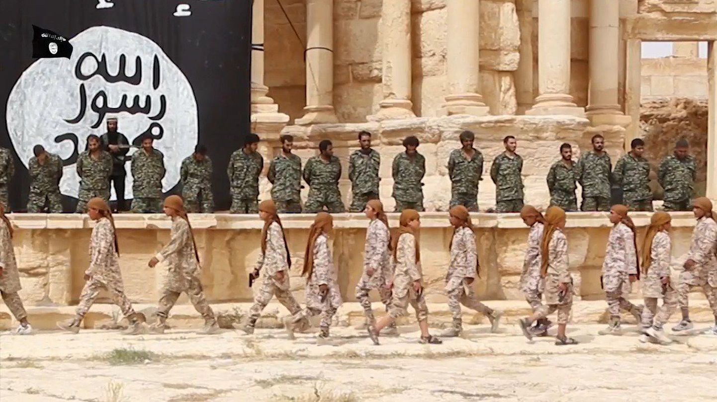 Islamririigi ridadesse kuuluvad teismeeas noorukid hukkasid mais Süürias iidse Tadmuri (Palmyra) linna amfiteatris 25 Süüria valitsusväelast