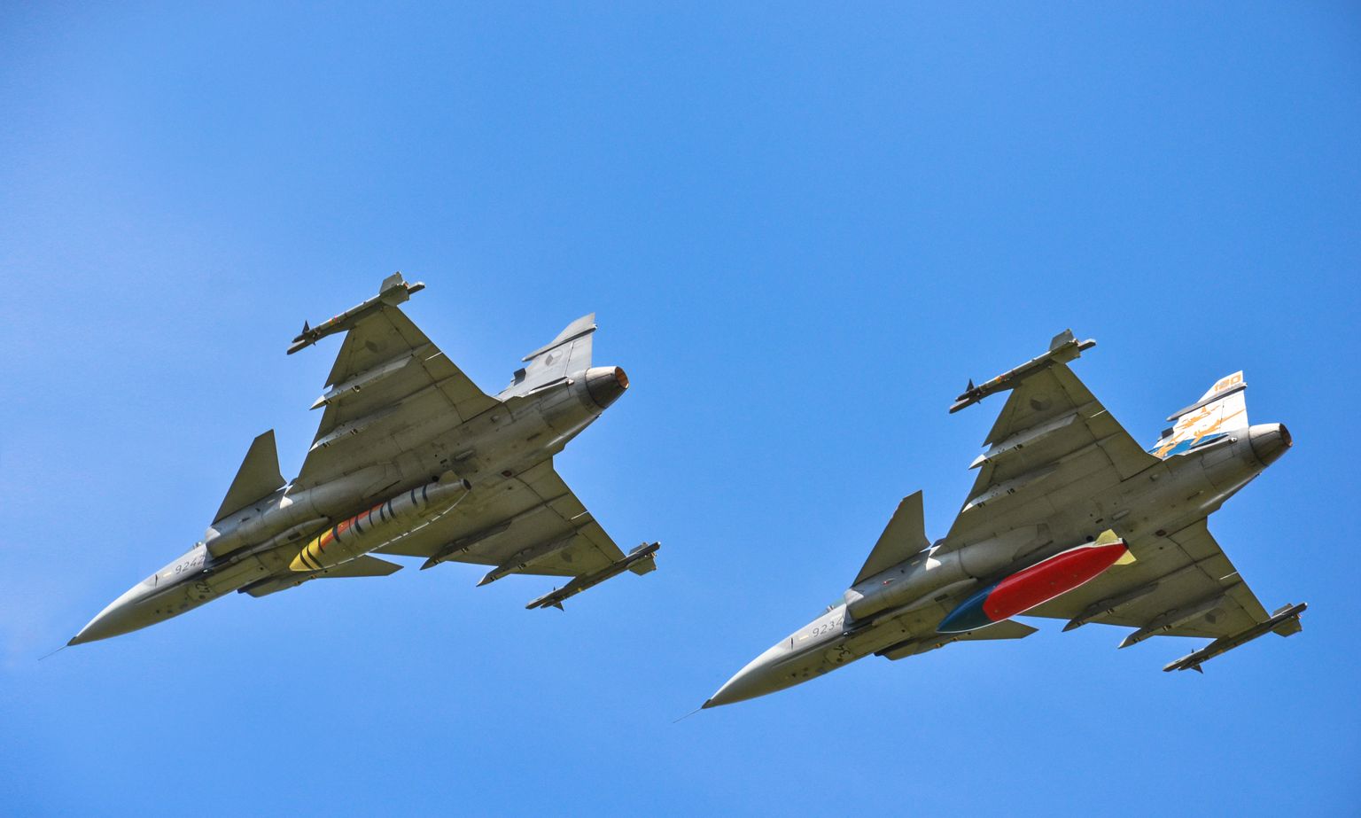 Čehijas gaisa spēku iznīcinātāji "JAS 39 Gripen".