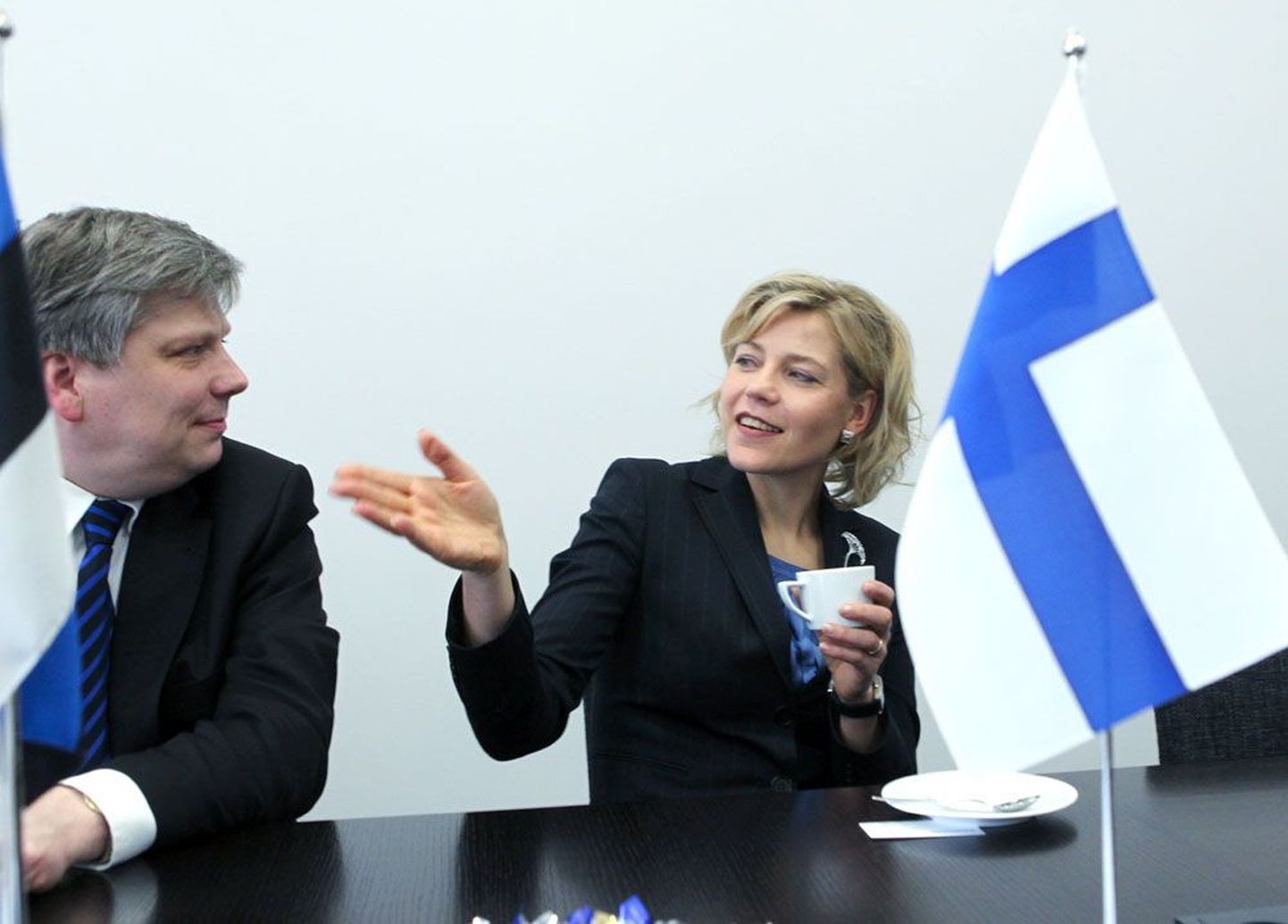 Regionaalminister Siim Kiisler vahetamas mõtteid eile Tallinna külastanud Soome kolleegi Henna Virkkuneniga.